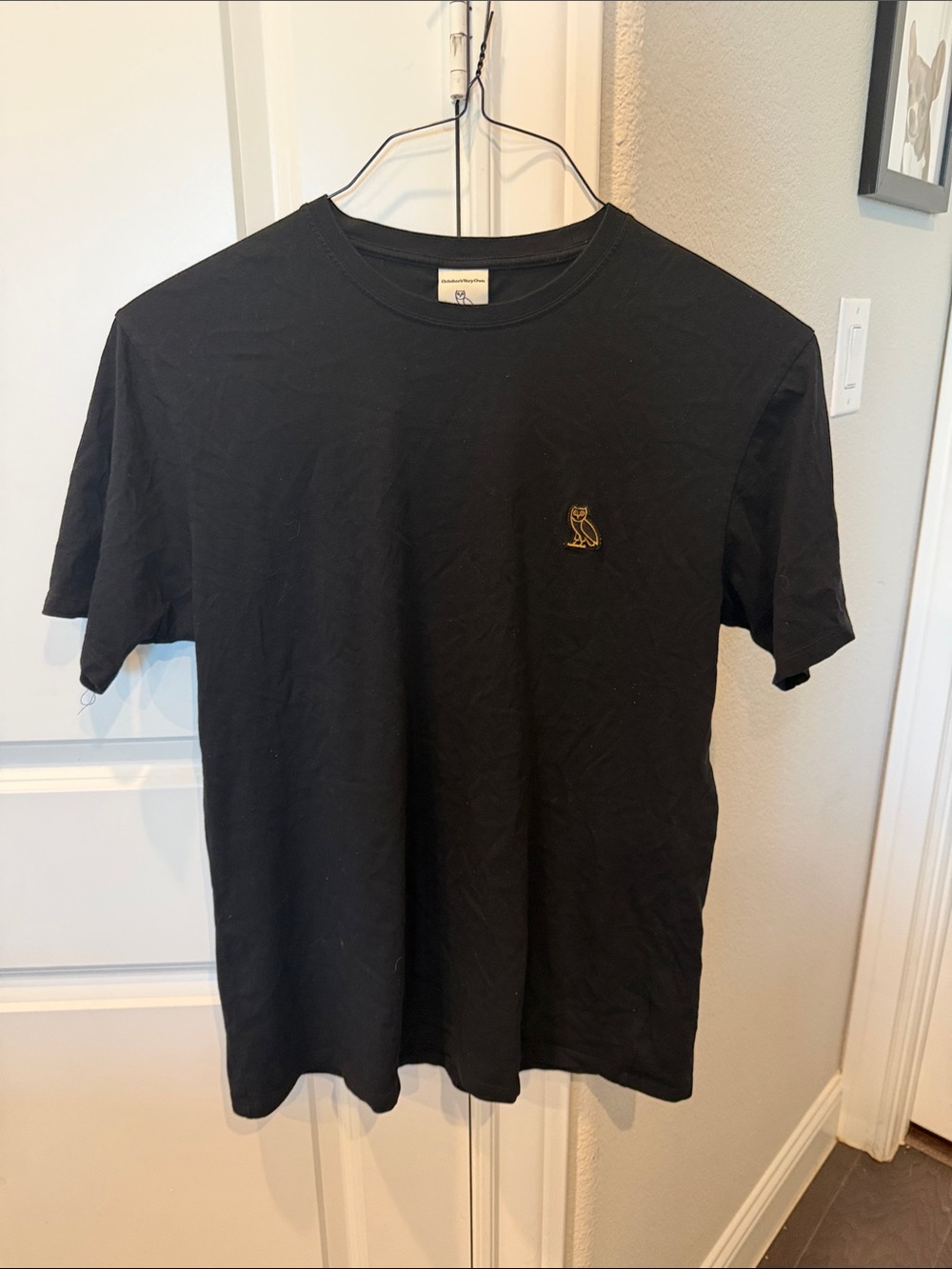 Black Short-Sleeve Crewneck T-Shirt with Gold Owl OVO - October’s Very Own
